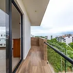2 Bedroom Oasis With Incredible Rooftop Pool
