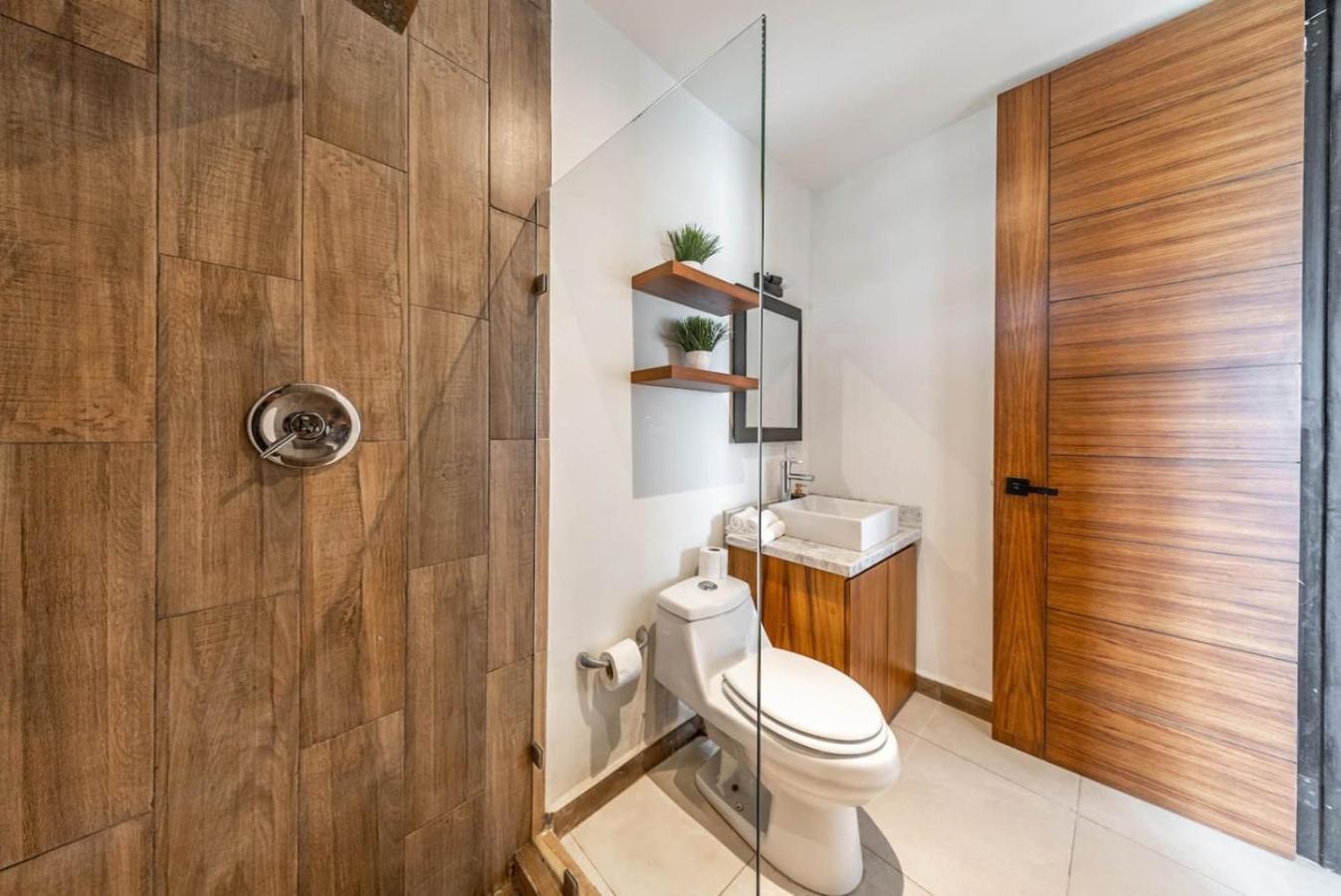 Сasa de vacaciones 2 Bedroom Oasis With Incredible Rooftop Pool Playa del Carmen