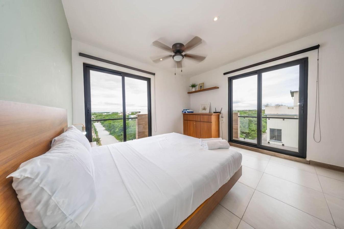 2 Bedroom Oasis With Incredible Rooftop Pool